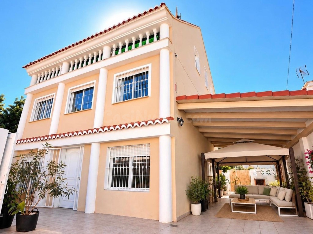 Casa reformada junto al mar, lista para disfrutar