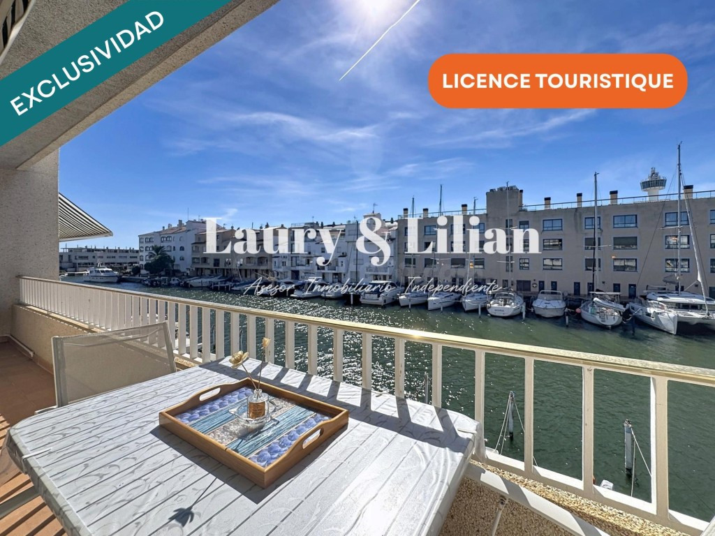 Apartamento con vistas al canal, licencia turística y aparcamiento.