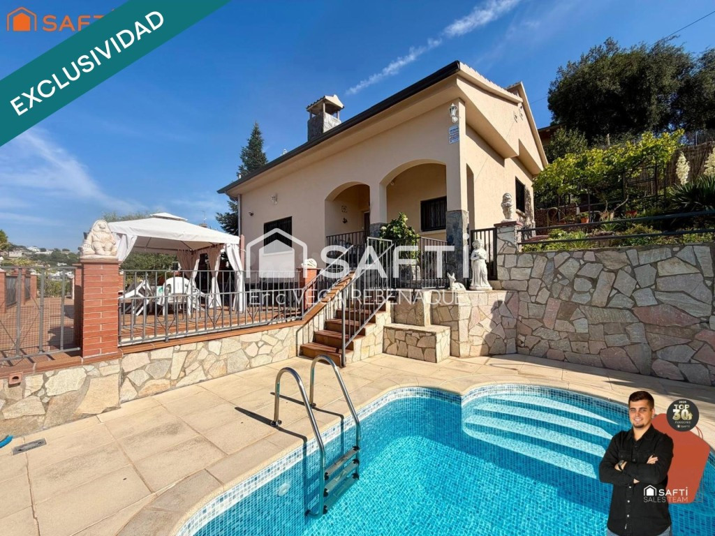 Casa reformada con piscina privada, gran terraza y parking grande en Residencial Park