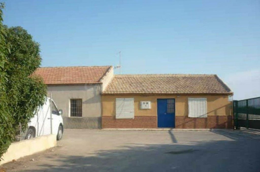 Venta de casa de campo con terreno en Baños y Mendigo.