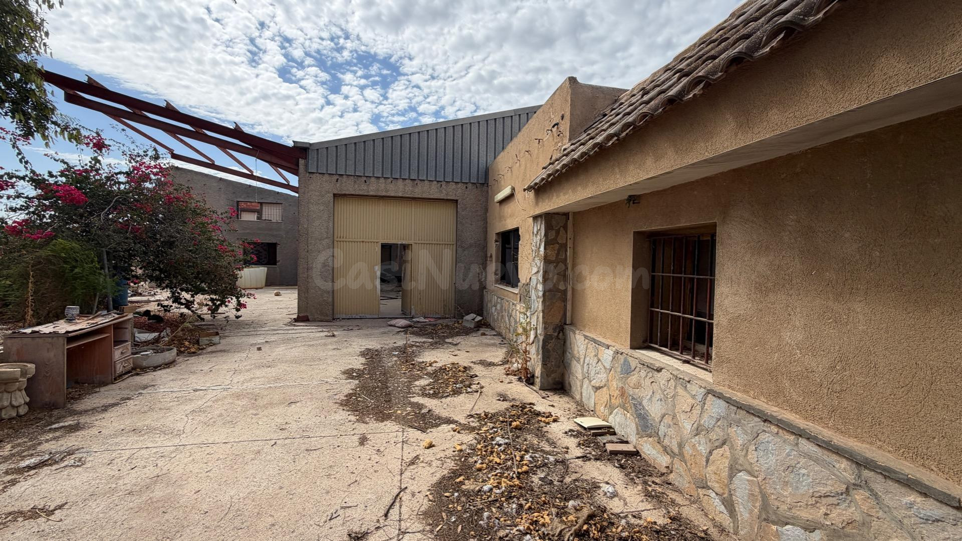 Venta de casa de campo con terreno en Baños y Mendigo. - foto 2