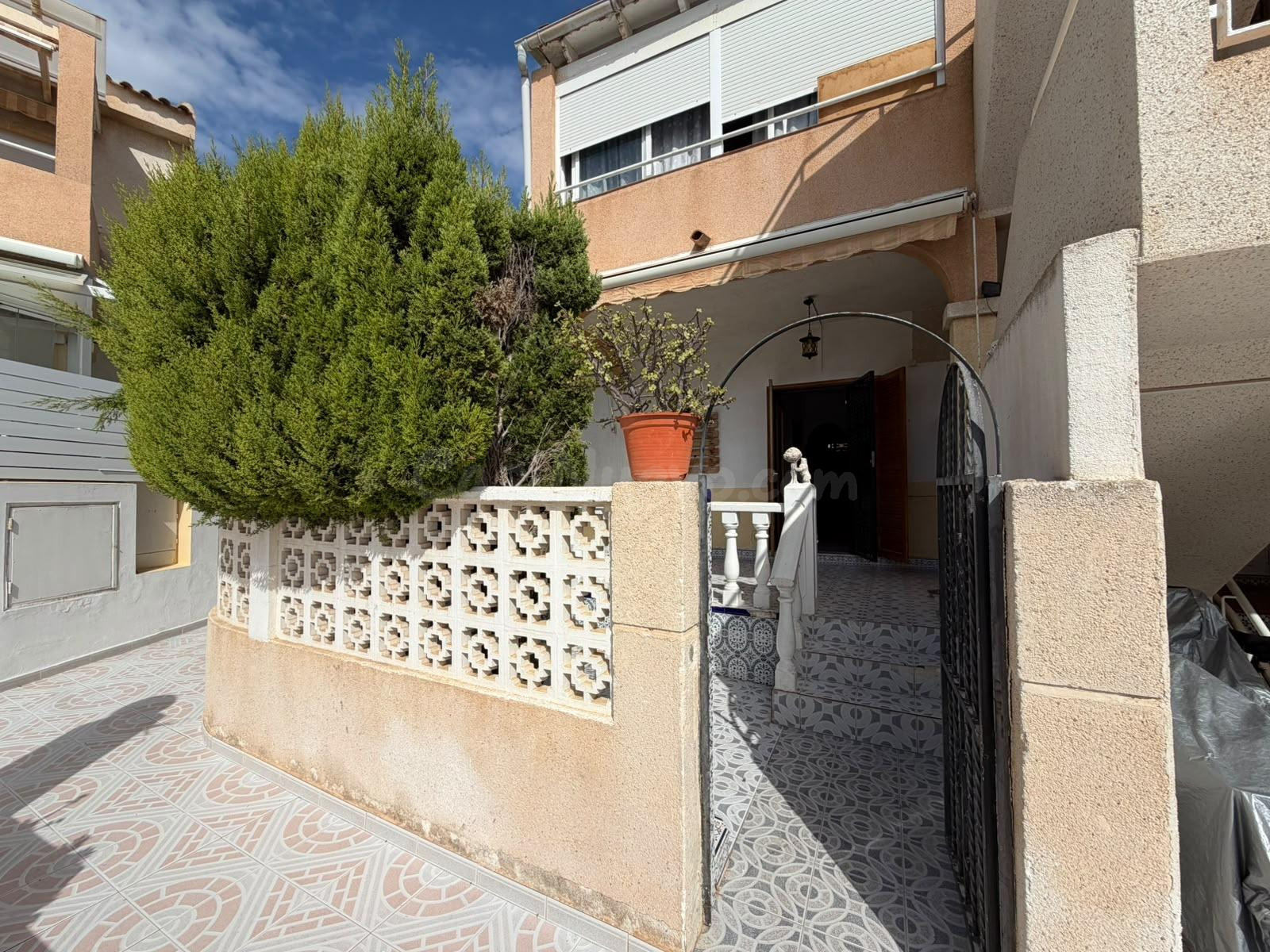 ✨ BUNGALOW CON GRAN PATIO PRIVADO, JARDÍN Y PISCINA COMUNITARIA EN AGUAS NUEVAS-LOS FRUTALES ! ☀️