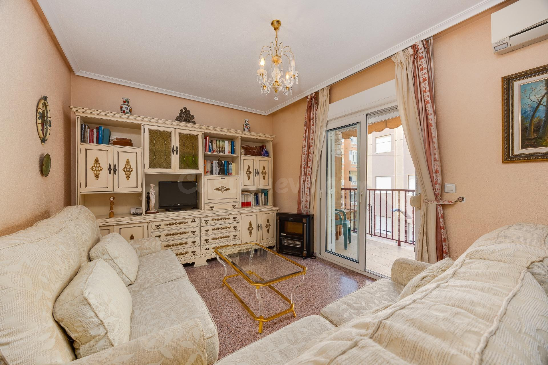 Amplio apartamento de 4 dormitorios en el corazón de Torrevieja