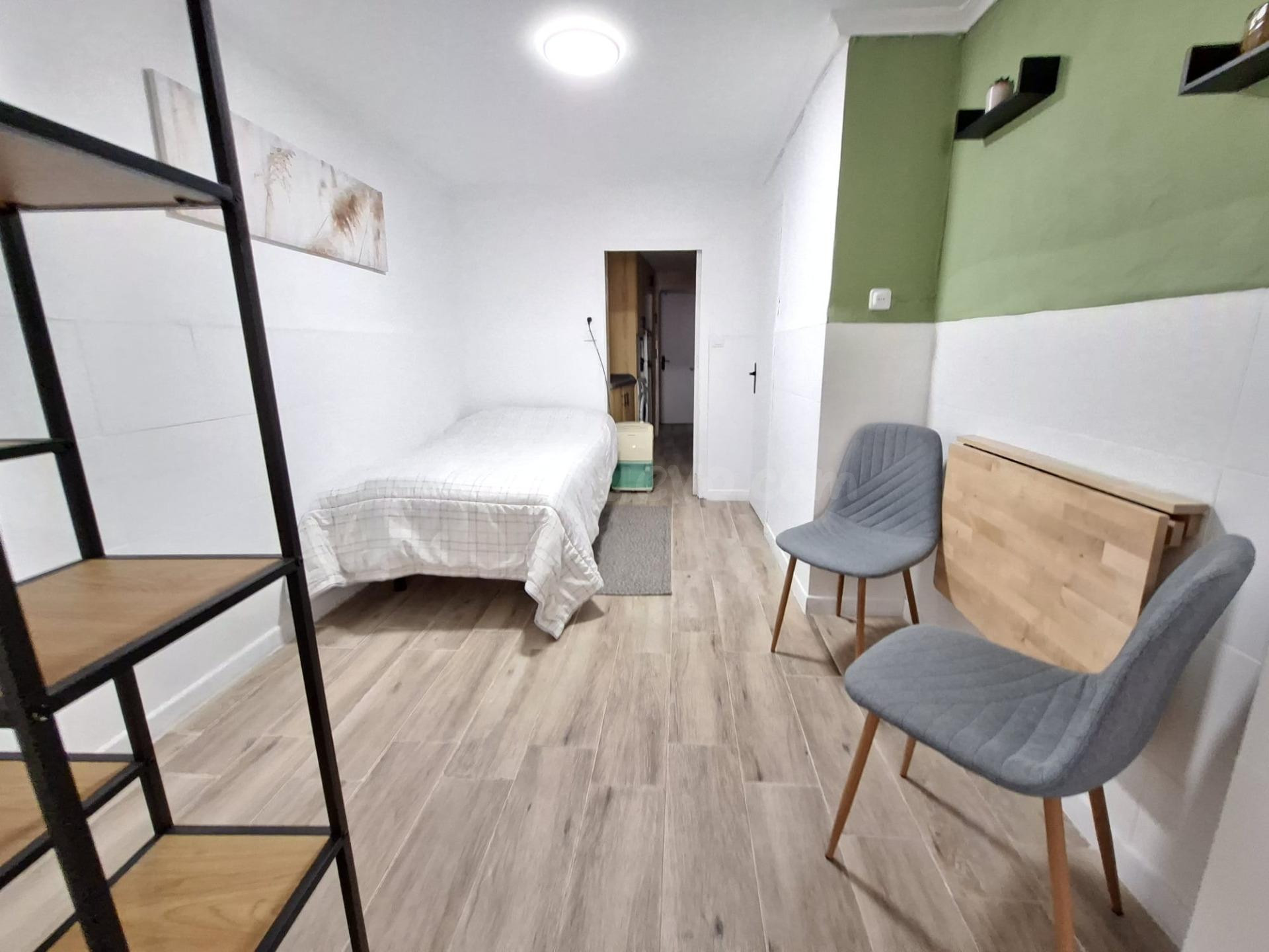 Estupendo loft en alquiler en el casco antiguo de Petrer, ideal para una sola persona.