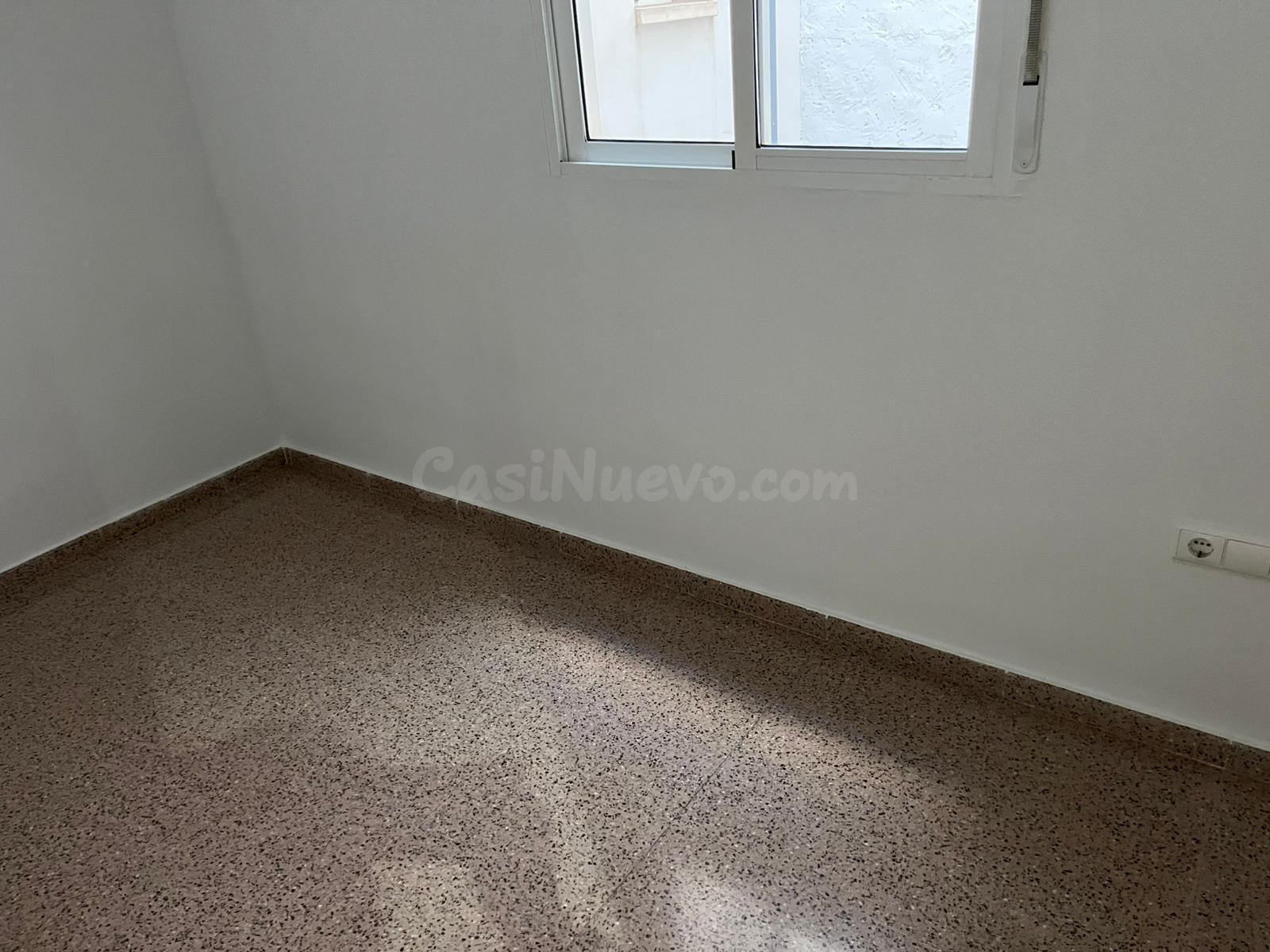 Piso seminuevo con ascensor en alquiler de 3 habitaciones y  - foto 5