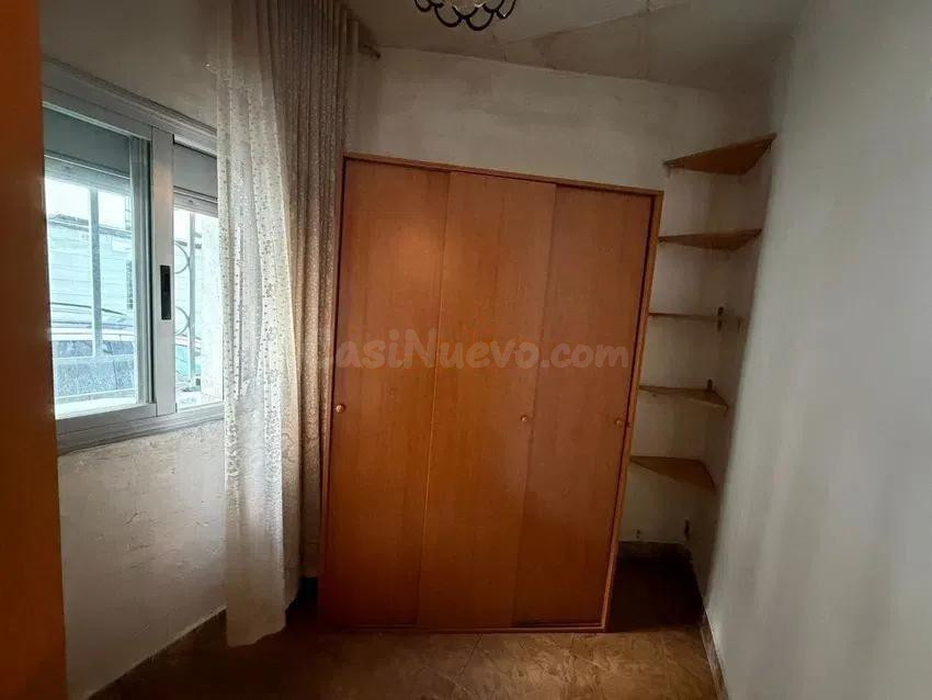 CHALET ADOSADO A REFORMAR, ESQUINERO CON SALIDA A DOS CALLES - foto 4