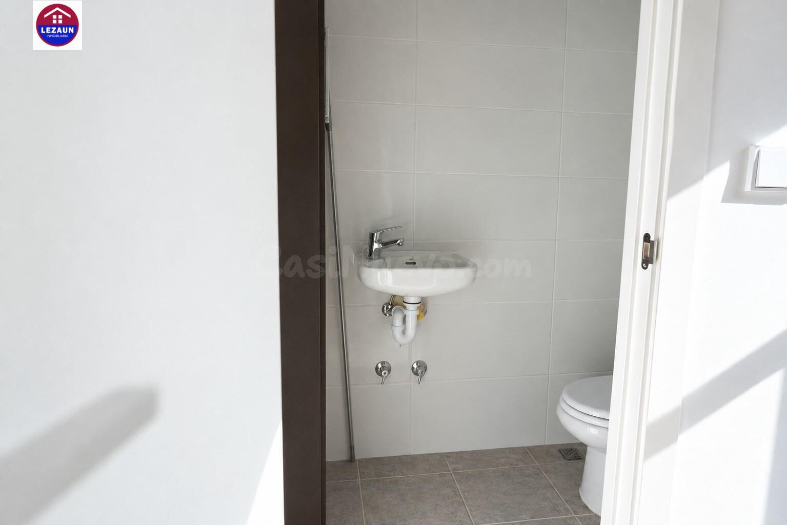 PISO EN RENTABILIDAD CON GARAJE Y JARDÍN PRIVADO EN LA ZONA  - foto 3