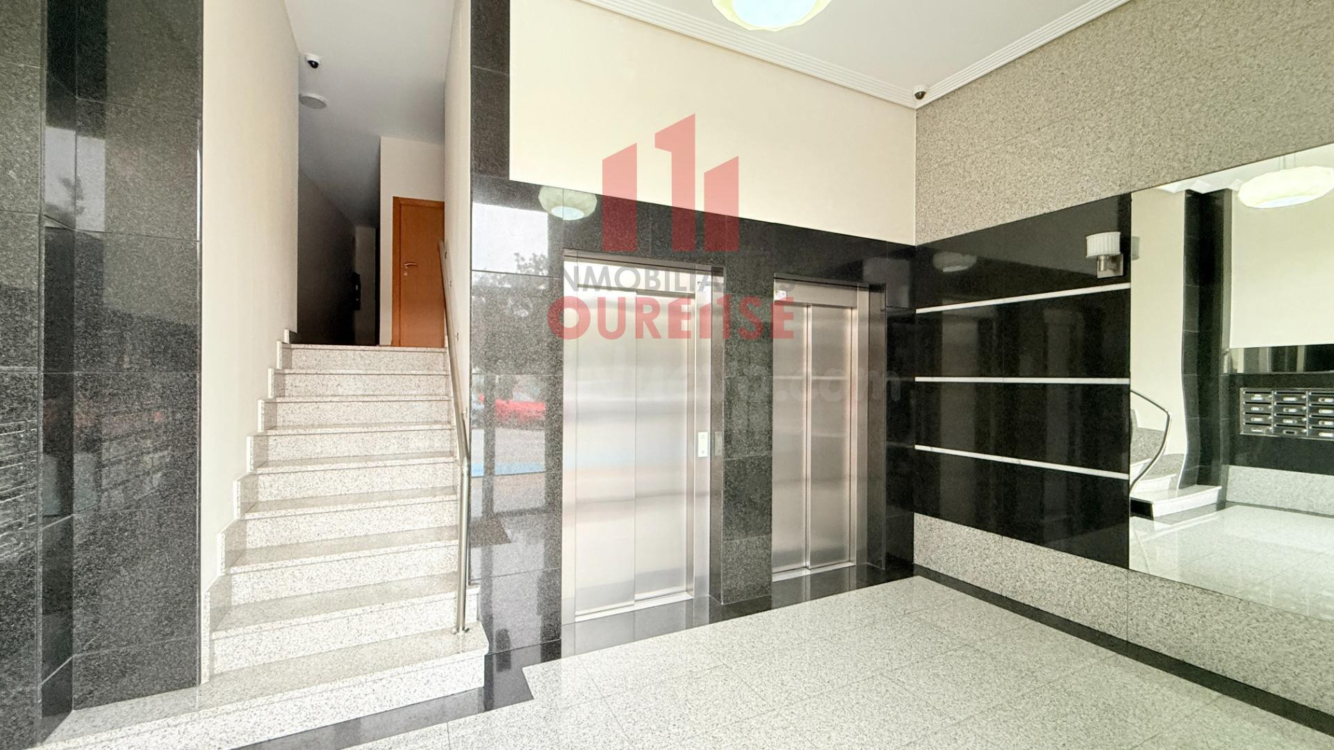 PRECIOSA VIVIENDA SEMINUEVA SITUADA EN O COUTO