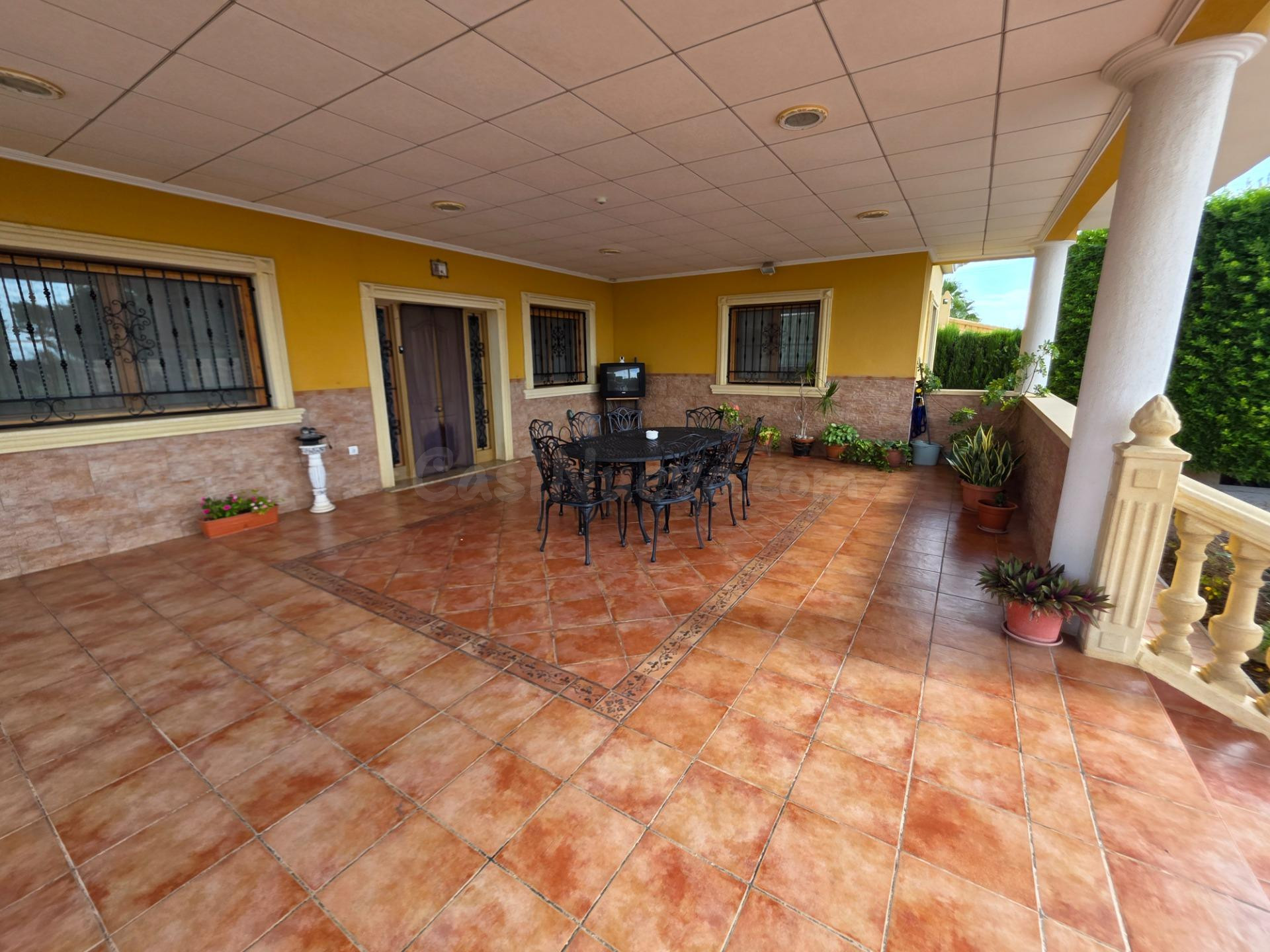 Chalet con piscina, casa de invitados y nave de 300 m2 a 1 k - foto 3