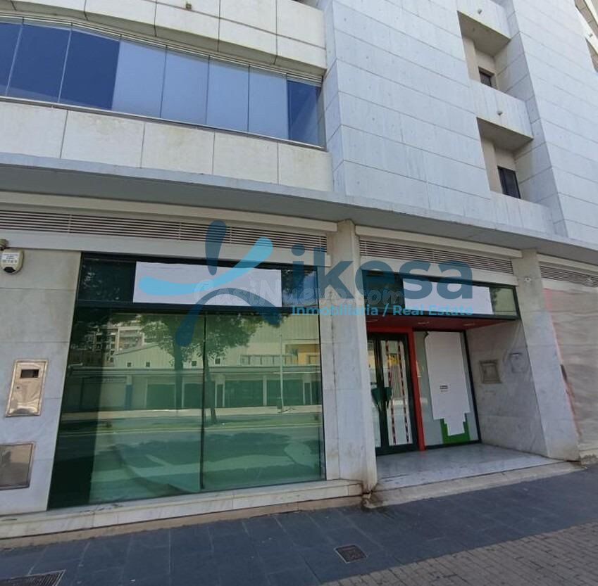 Venta de Local Comercial en Pescadería, Huelva.