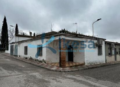 Venta de Local Comercial en Espeluy, Jaén.