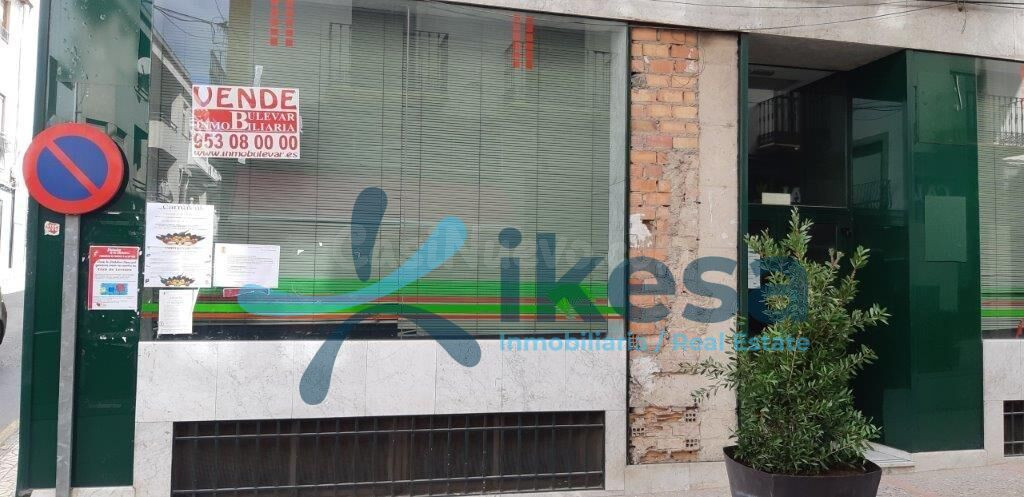 Venta de Local Comercial en Valdepeñas de Jaén. - foto 2