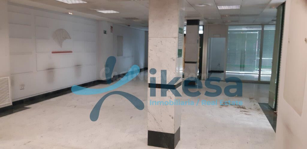 Venta de Local Comercial en Valdepeñas de Jaén. - foto 3