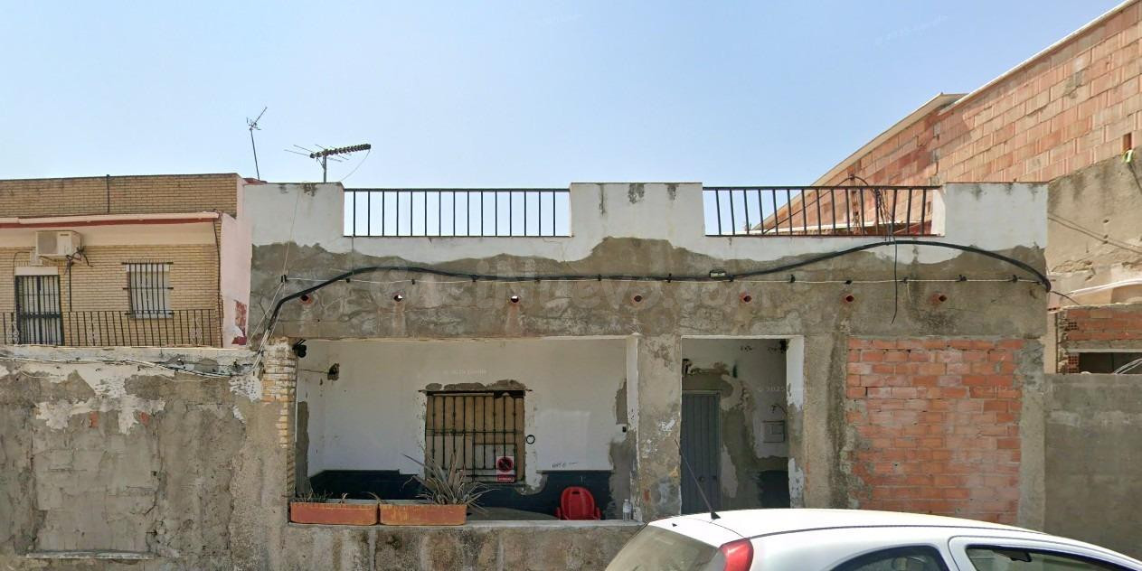 Venta de Terreno con vivienda en Sevilla (Proceso de Puja - 