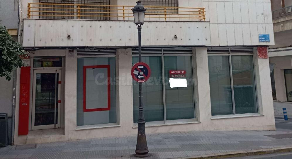 Venta de Local en Calle Isaac Peral, Huelva.