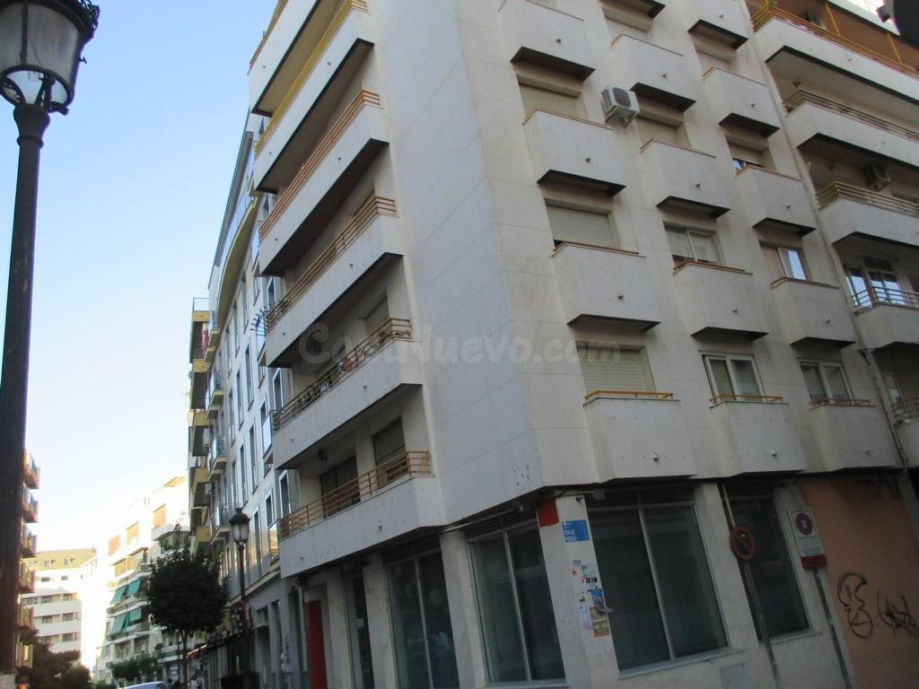 Venta de Local en Calle Isaac Peral, Huelva. - foto 2