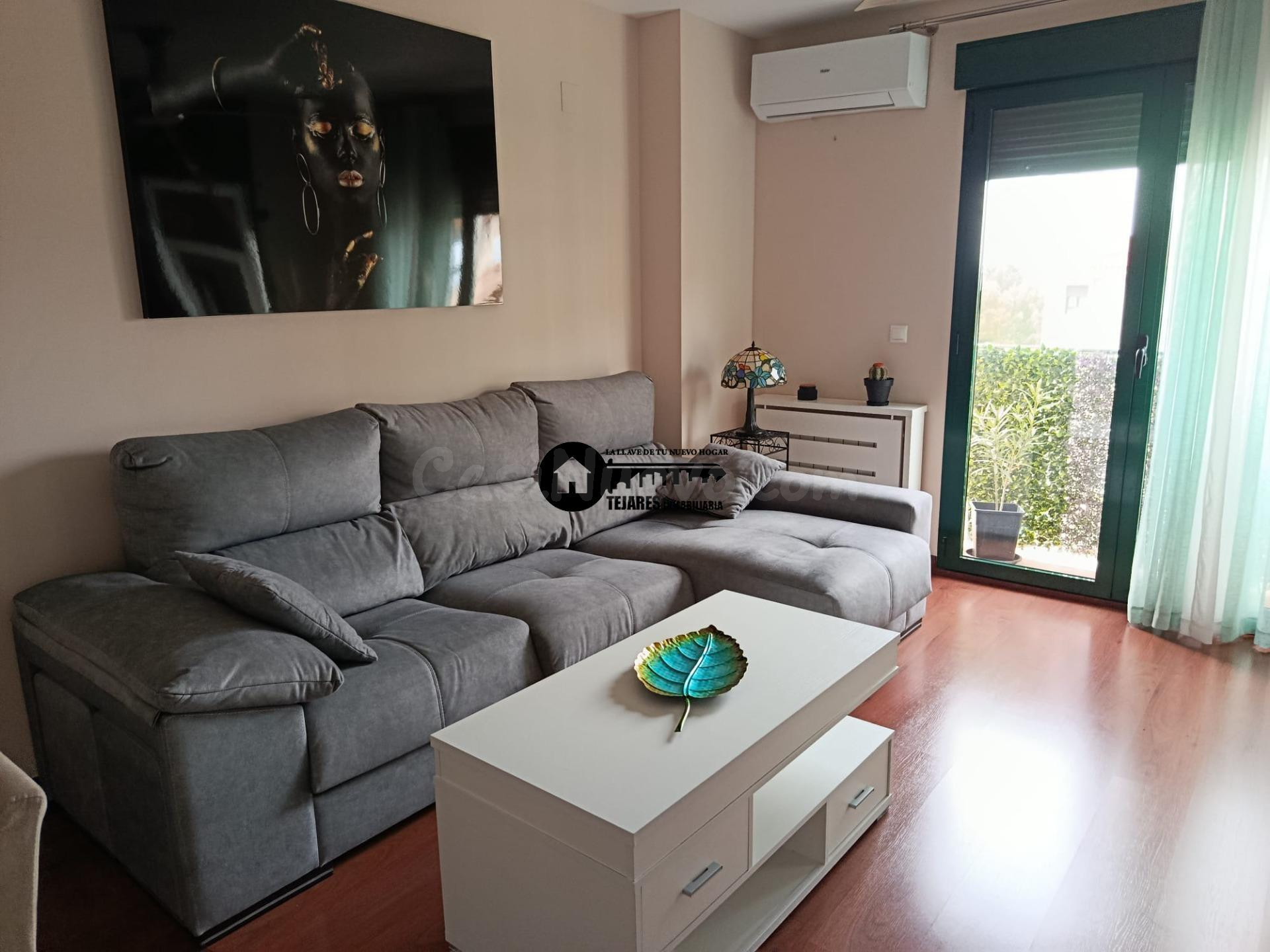 SE VENDE PISO IMPECABLE Y TOTALMENTE REFORMADO CON GARAJE Y 