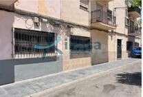 Amplio Local Comercial en el Corazón de Almería - Oportunidad Única