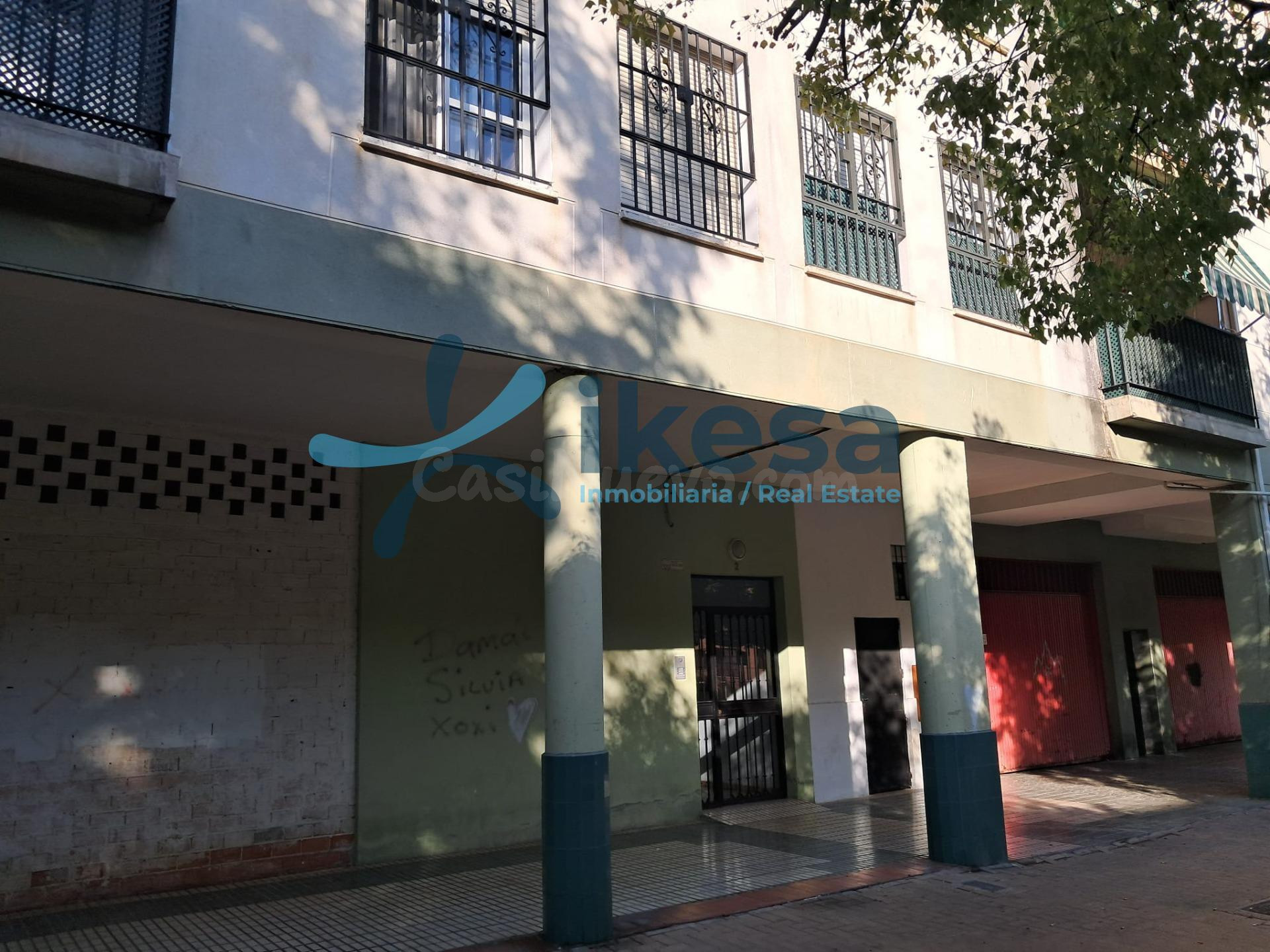 Piso VPO en Residencial las Dalias I. Con garaje y piscina comunitaria.