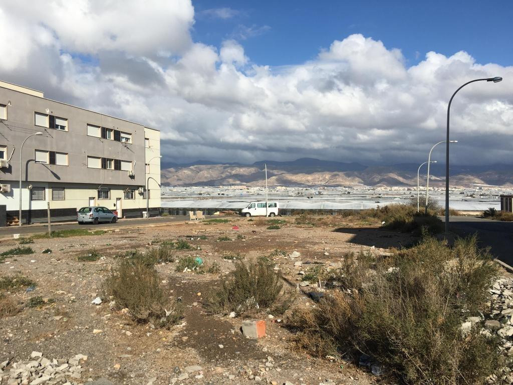 Venta de Terreno Urbano consolidado en Roquetas de Mar - Alm