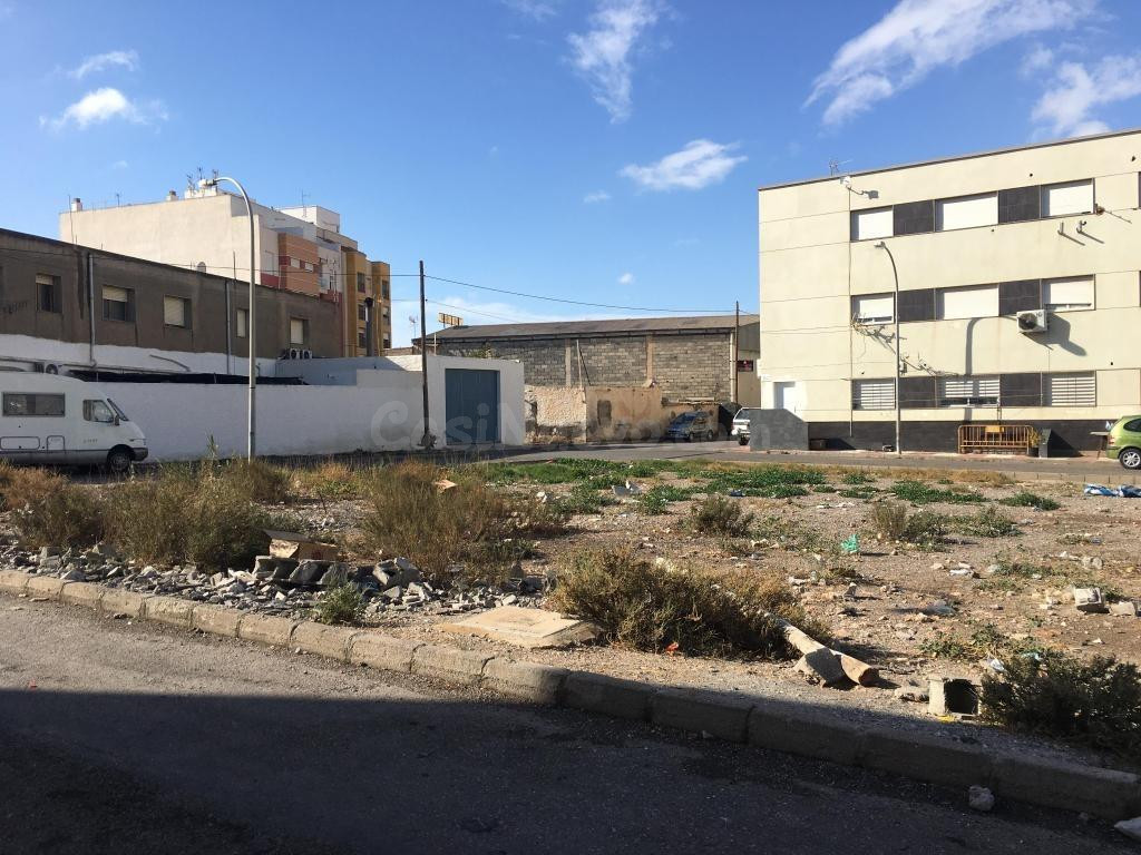 Venta de Terreno Urbano consolidado en Roquetas de Mar - Alm - foto 4