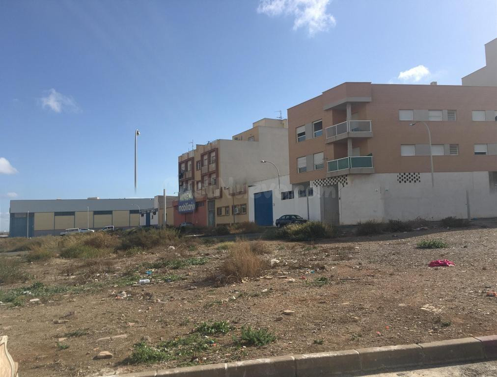Venta de Terreno Urbano consolidado en Roquetas de Mar - Alm - foto 5