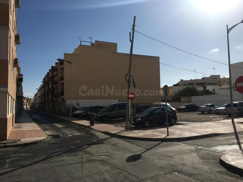 Venta de Terreno Urbano consolidado en Roquetas de Mar - Alm - foto 2