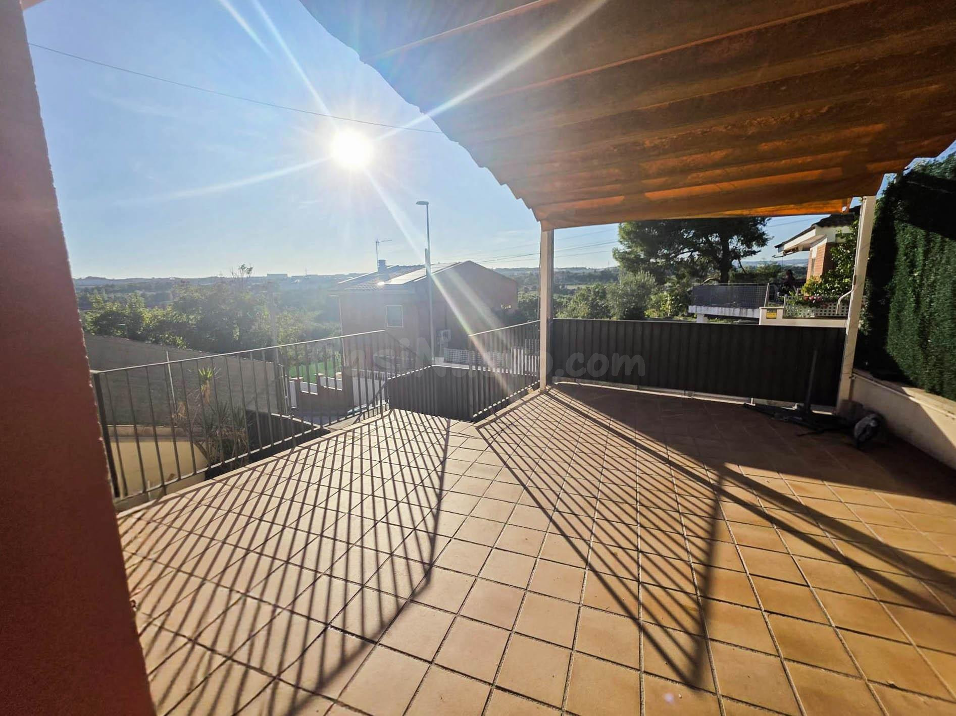 CASA A TRES VIENTOS EN VENTA EN LES CARPES, ABRERA