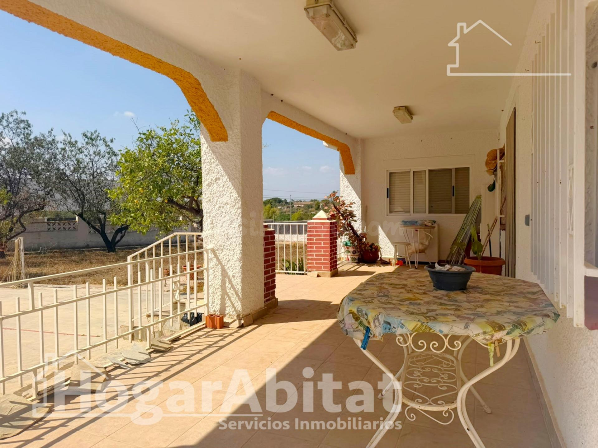 CHALET CON PISCINA, GARAJE Y TERRAZA - foto 3