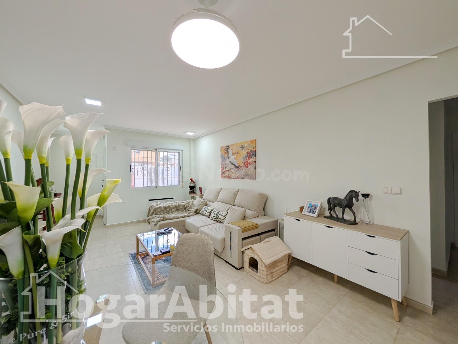 REFORMADO CON TERRAZA, PISCINA Y GARAJE CERCA DE LA PLAYA