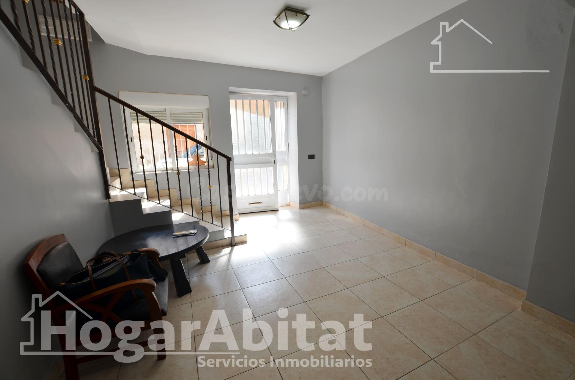 ¡MAGNÍFICO ADOSADO! AMPLIO Y LUMINOSO CON TERRAZA Y TRASTERO