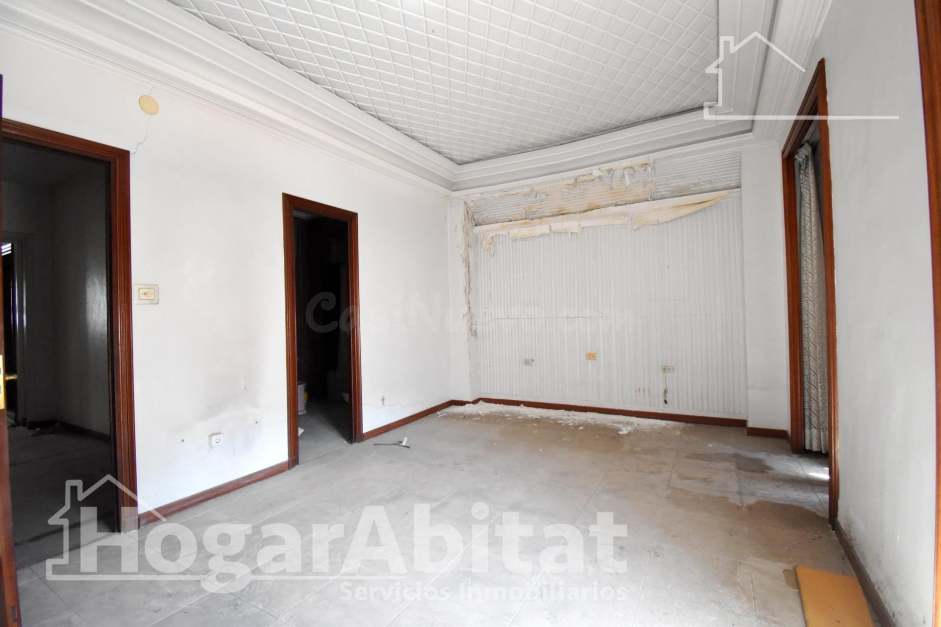¡EXCLUSIVA CASA EN EL CENTRO CON GRAN POTENCIAL PARA REFORMA