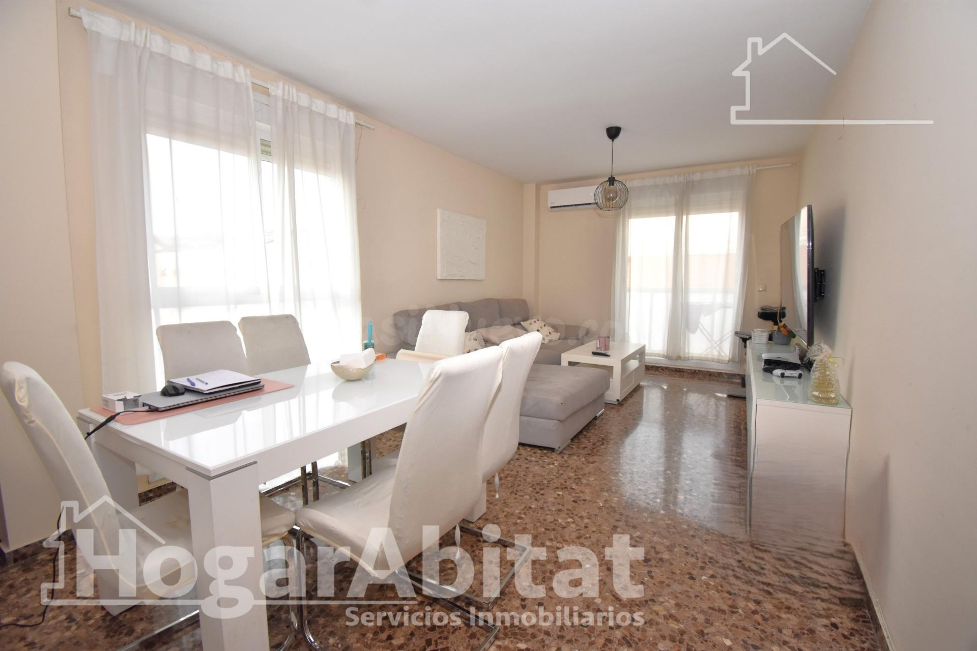 PRECIOSO ÁTIO CON TERRAZA Y TRES BALCONES - foto 3