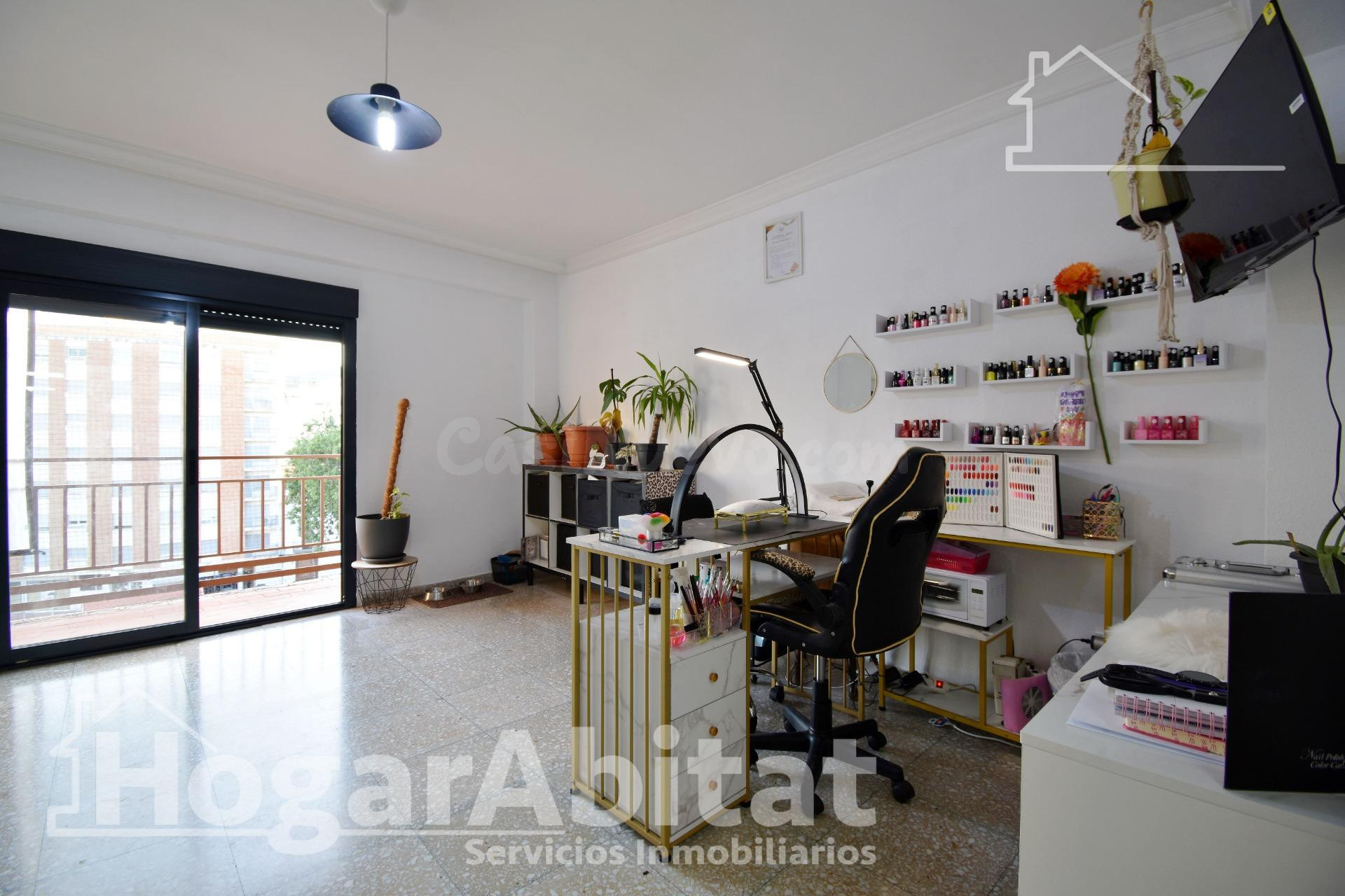 ¡VISTAS DESPEJADAS! MUY AMPLIO, BONITO Y LUMINOSO CON BALCÓN - foto 4