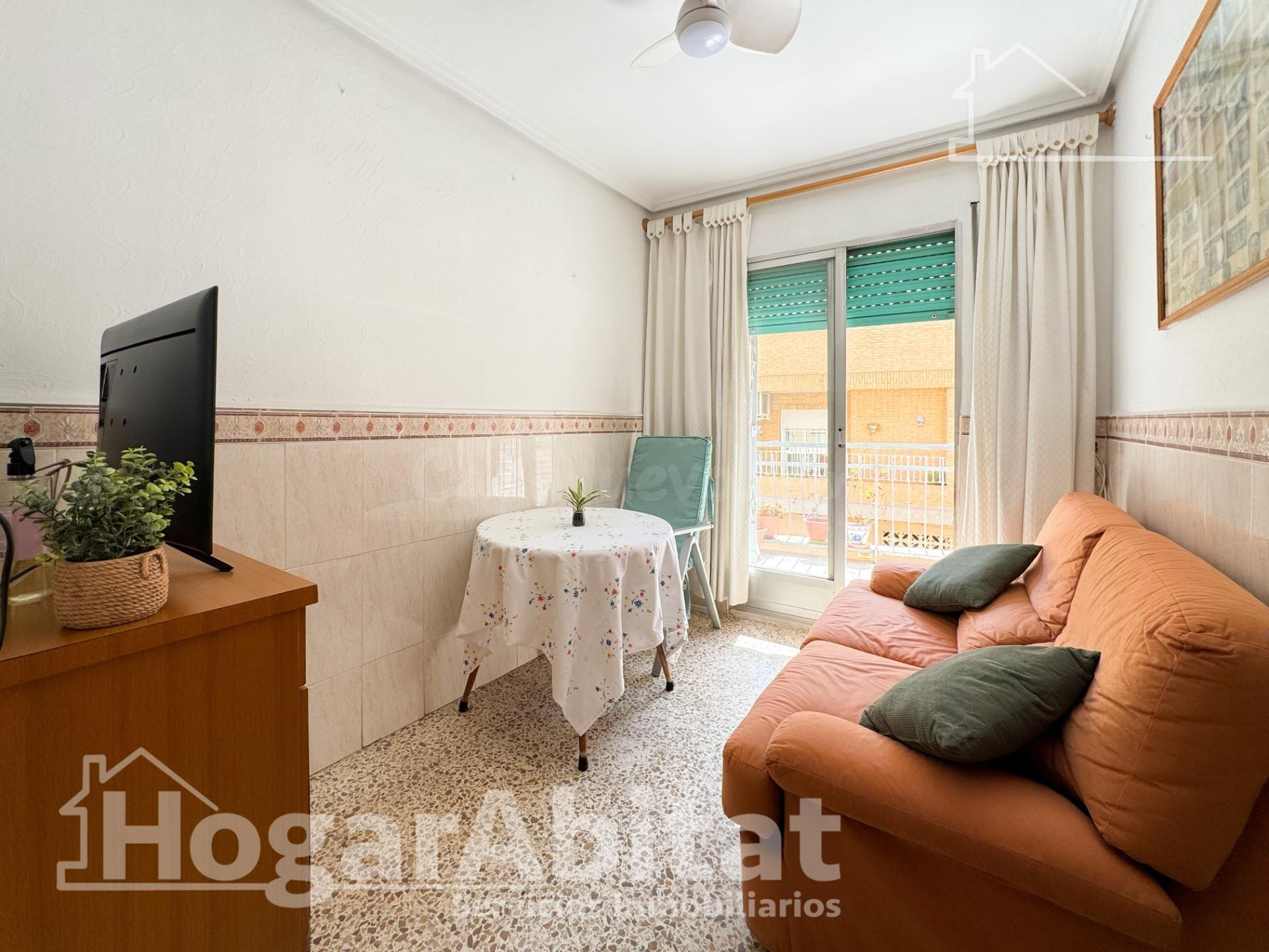 SEMIREFORMADO AMPLIO Y LUMINOSO CON TERRAZA Y BALCÓN EN PATERNA