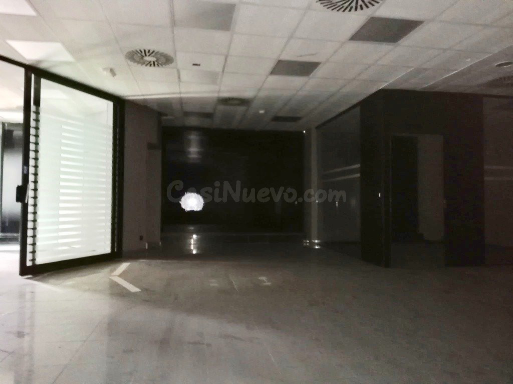 LOCAL COMERCIAL EN VENTA EN RENTABILIDAD EN C/ LOPEZ DE HOYO - foto 3