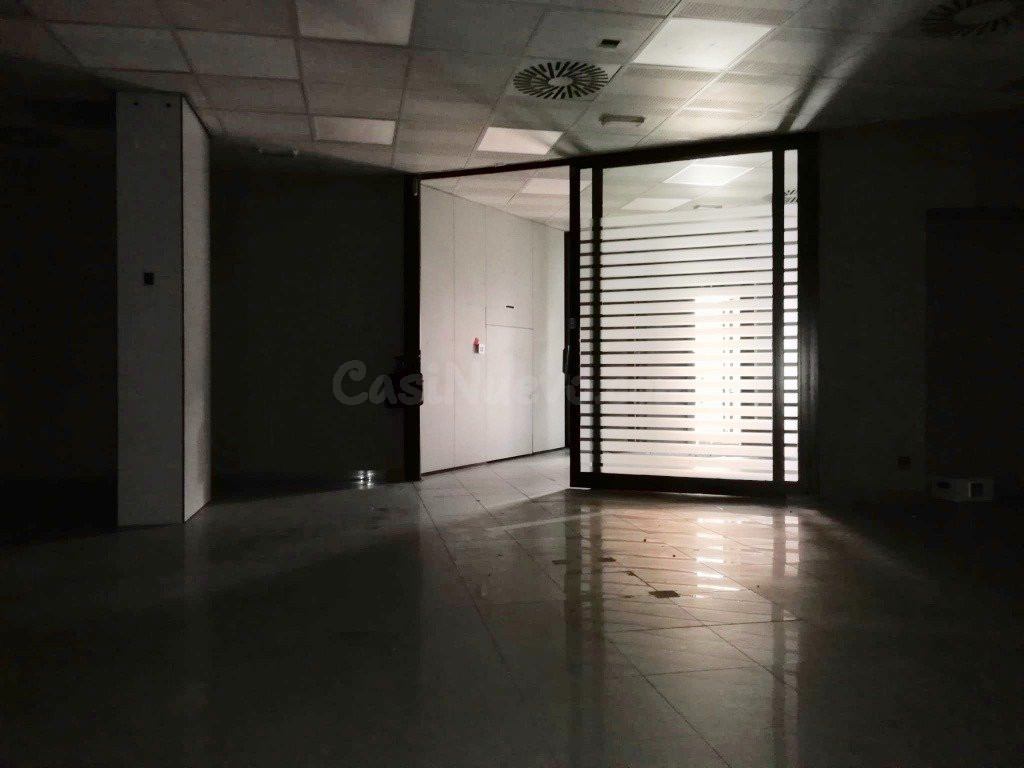 LOCAL COMERCIAL EN VENTA EN RENTABILIDAD EN C/ LOPEZ DE HOYO - foto 4