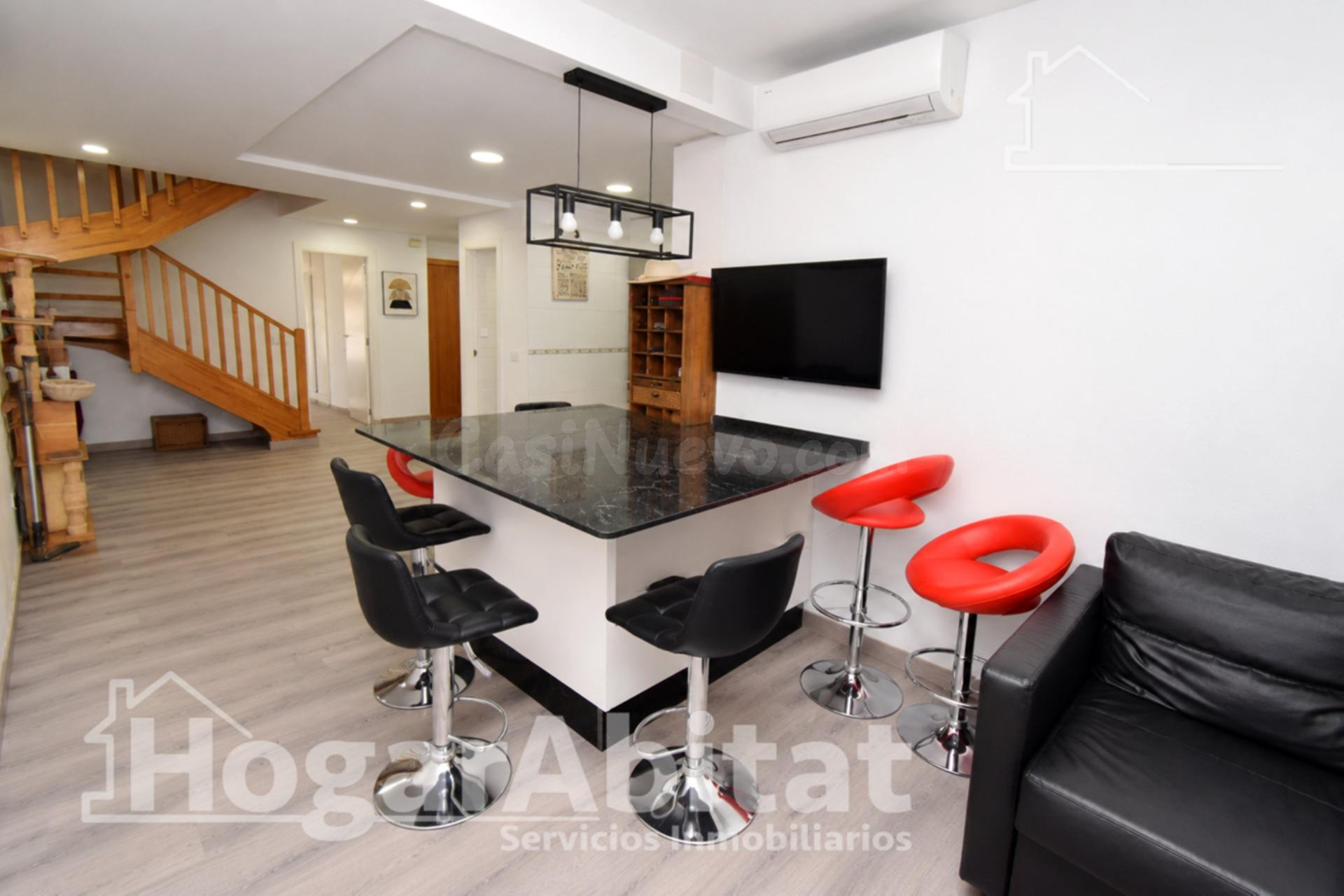 Amplitud y vistas panorámicas en este luminoso ático dúplex  - foto 3
