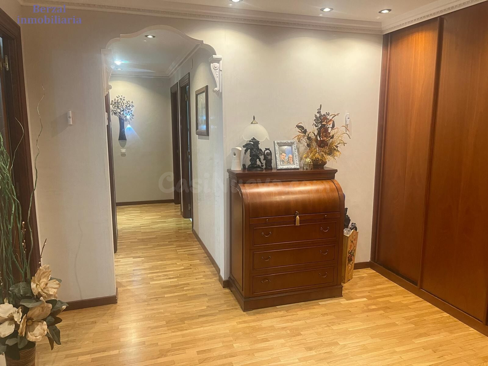 Extraordinaria vivienda de 4 habitaciones, garaje y 2 traste - foto 5