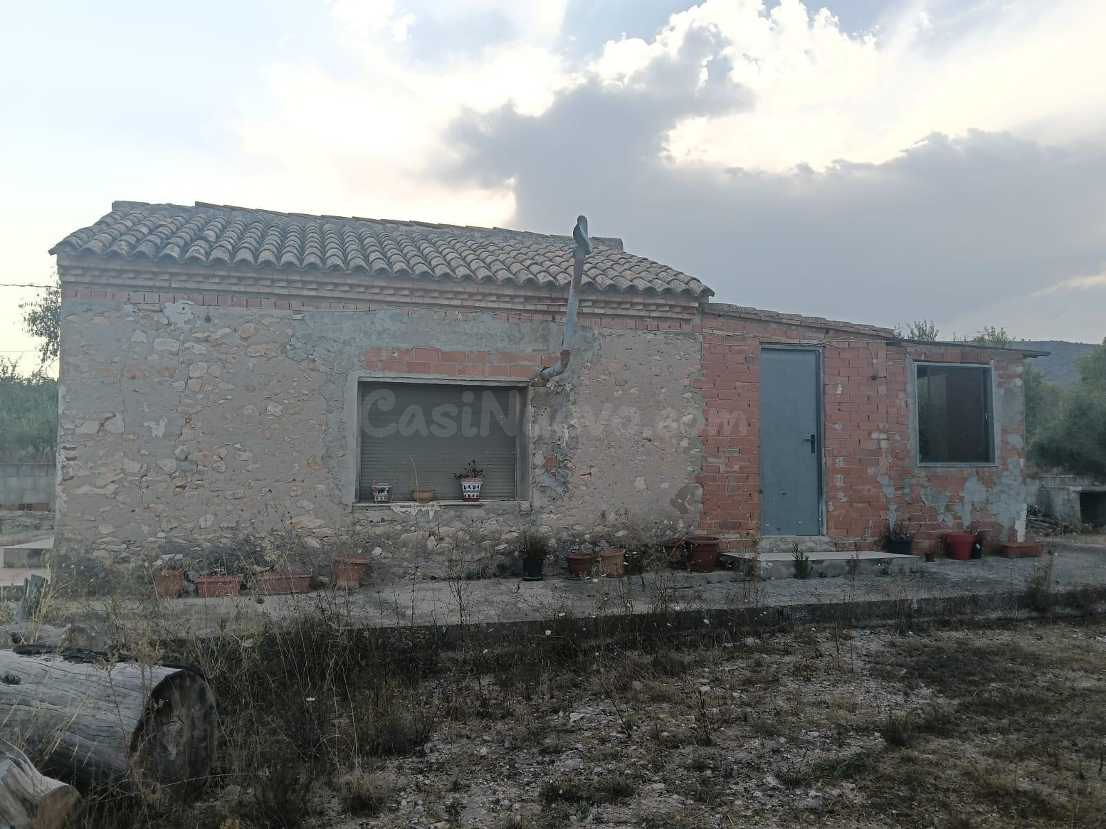 PARCELA DE 2.088 M2 CON CONSTRUCCIÓN PARA REFORMAR
