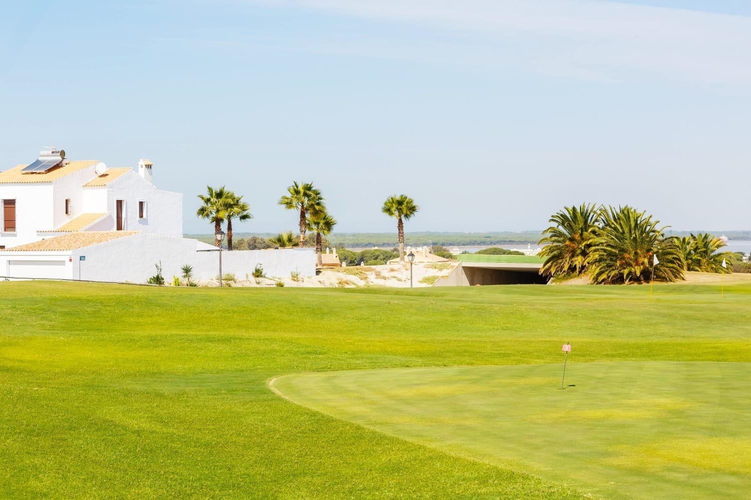 VIVIENDA EN EL CAMPO DE GOLF CON TODO TIPO DE LUJOS
