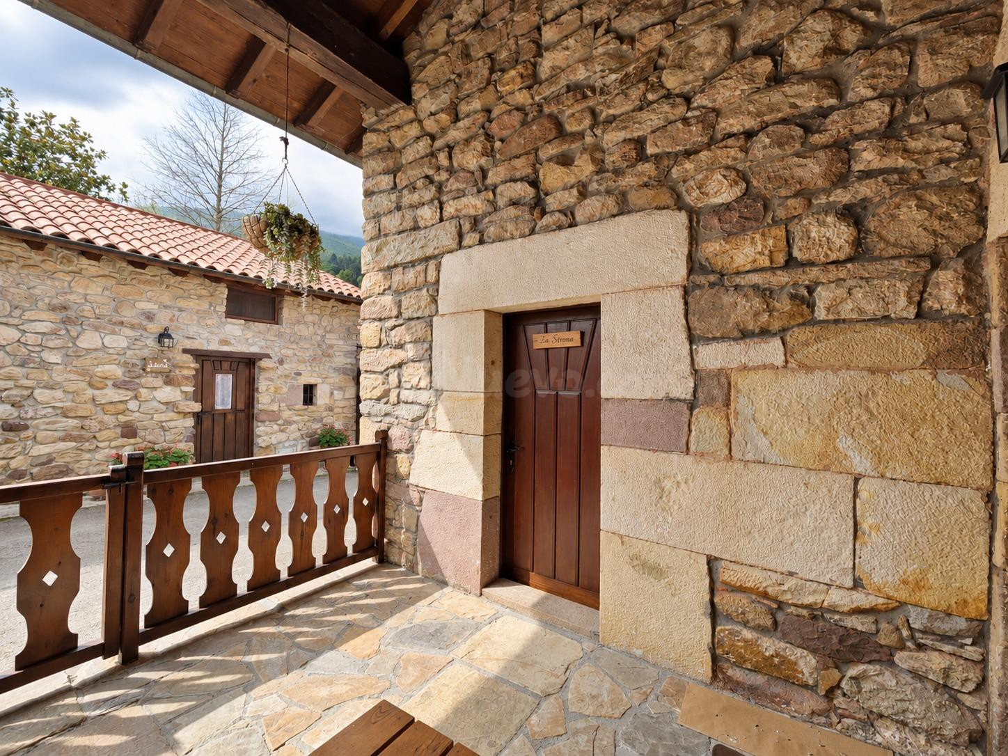 CASA DE PIEDRA REFORMADA CON DOBLE TERRAZA Y BARBACOA