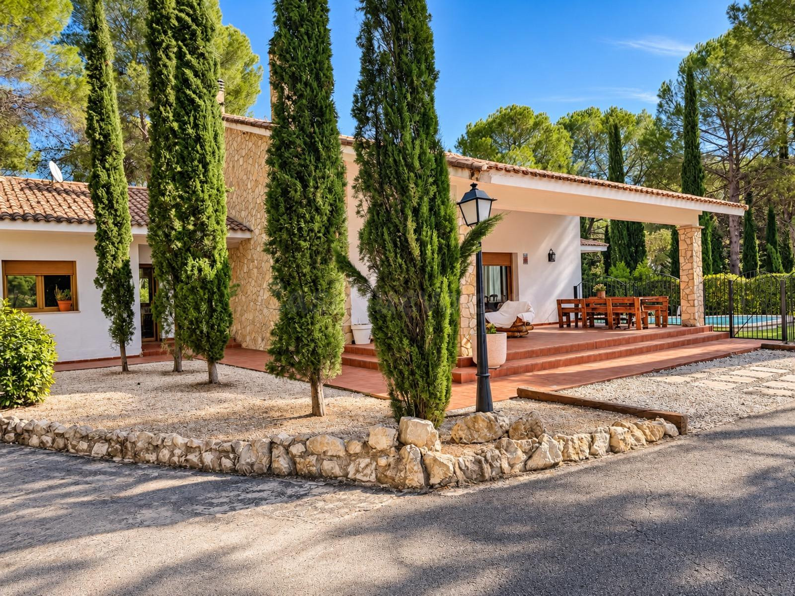 Exclusivo Chalet en Urbanización Helios, Ontinyent - ¡Tu refugio soñado!