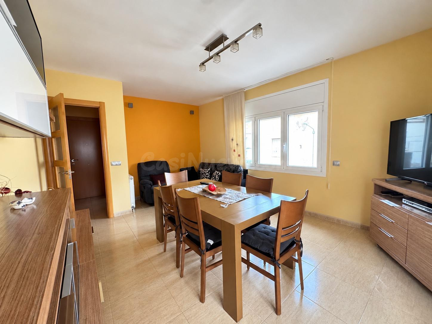 Casa esquinera en el centro de Òdena: dos pisos, grandes ter - foto 4