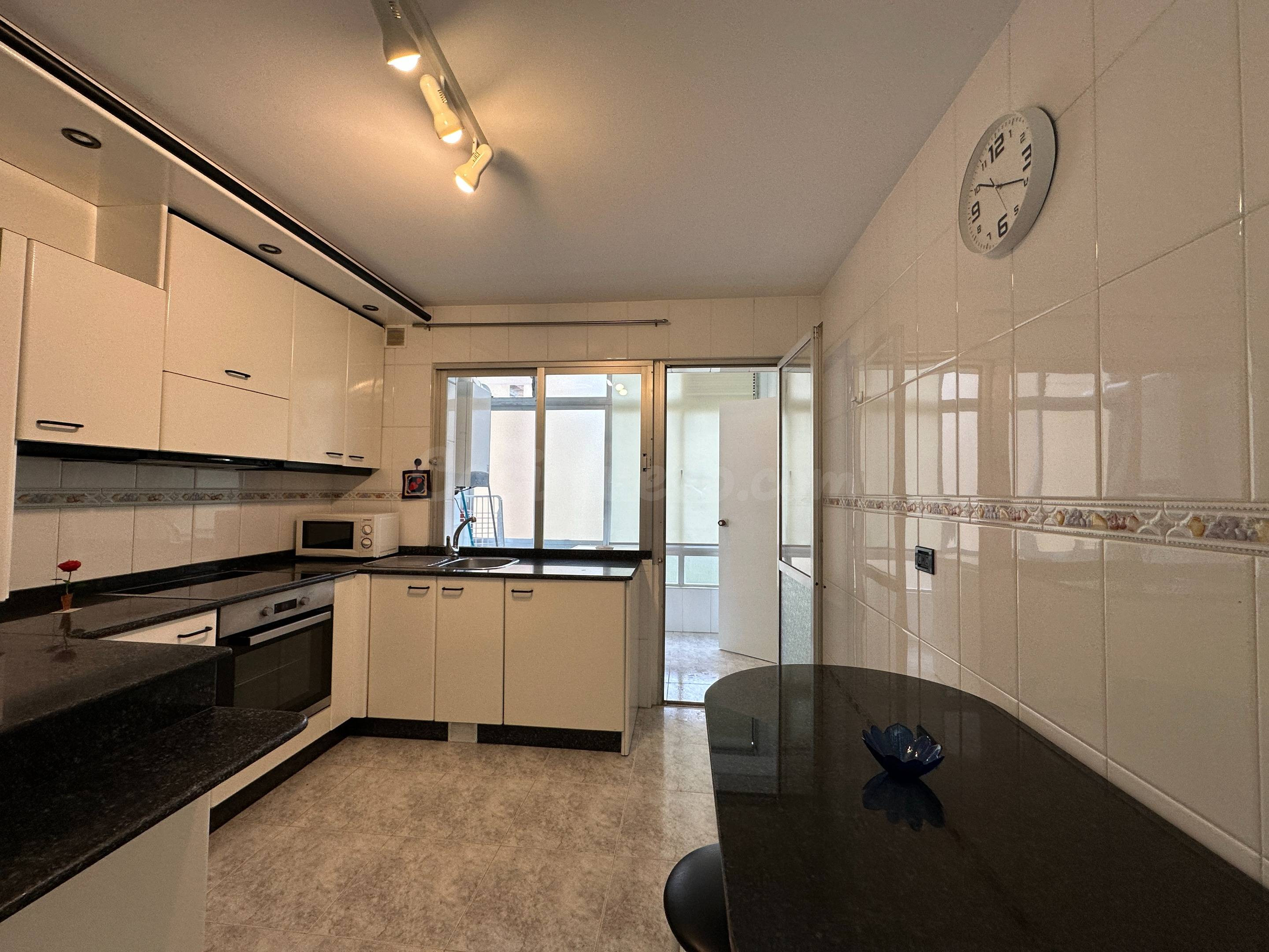 Amplio piso de 4 habitaciones con terraza y garaje en Rúa Er - foto 2