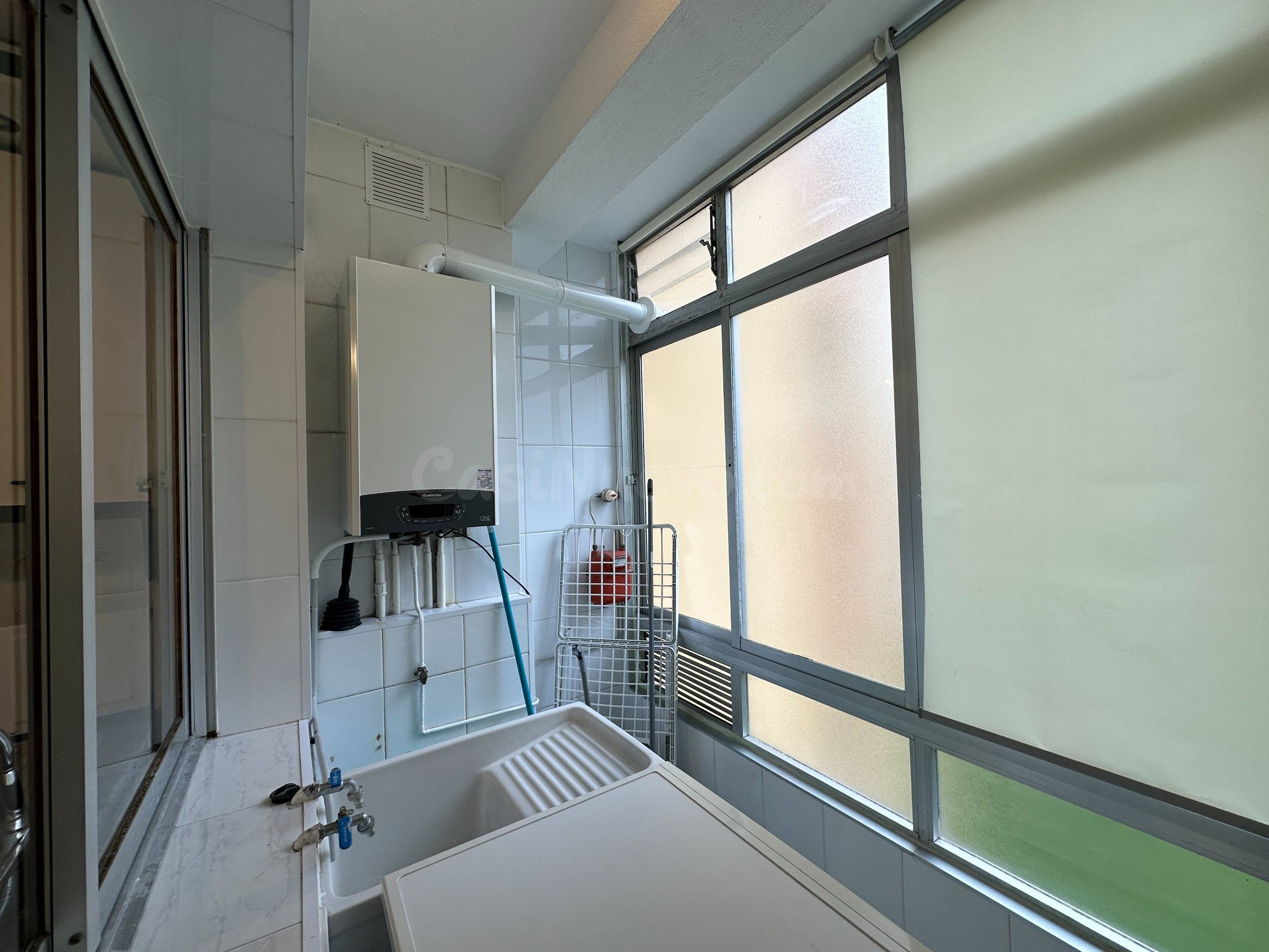 Amplio piso de 4 habitaciones con terraza y garaje en Rúa Er - foto 4