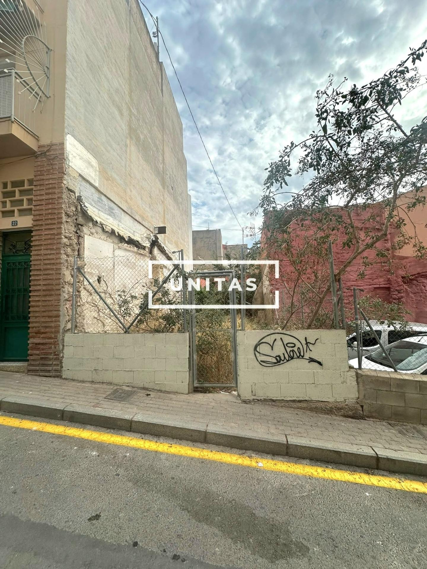Solar en San Antón Centro de Alicante de 73 m2 de superficie - foto 2