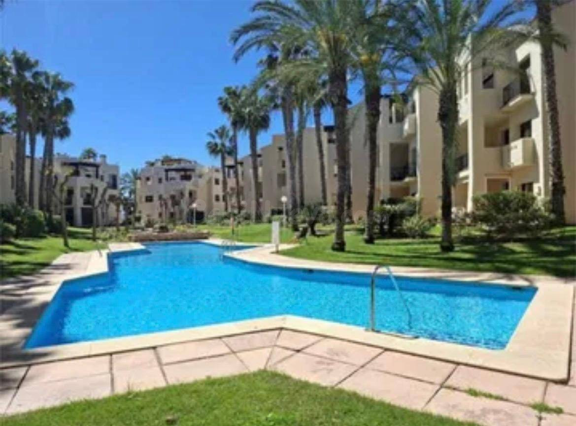 Piso con garaje y trastero en Urbanización de Roda Golf de San Javier.