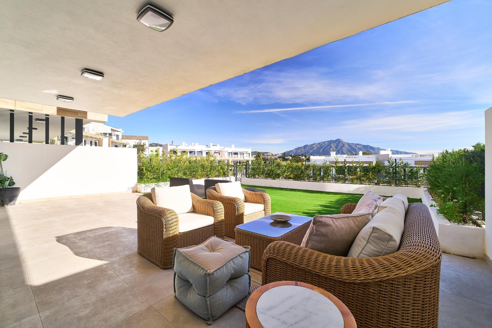 APARTAMENTO DE LUJO CON JARDÍN