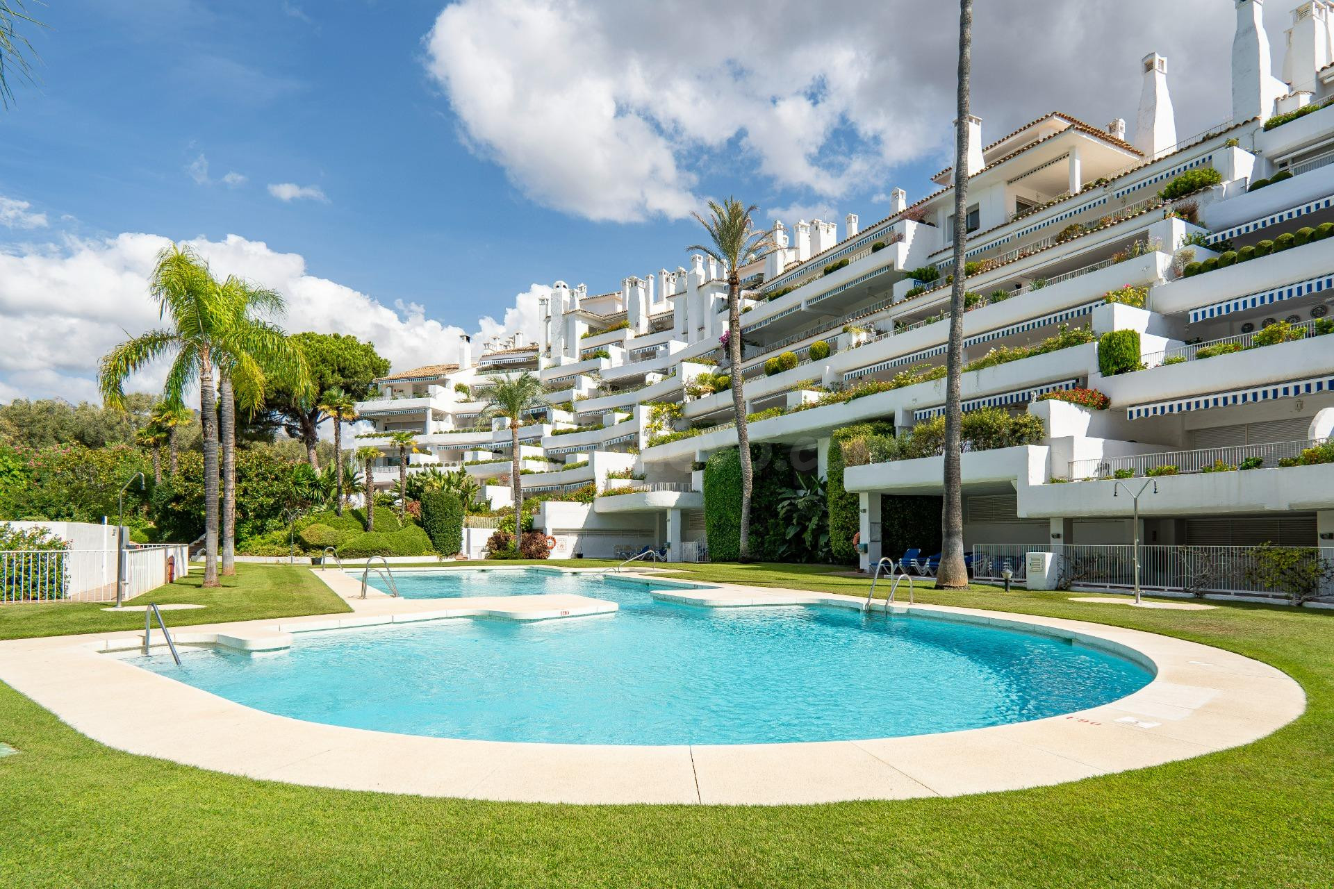 Amplio dúplex en Río Real, Marbella Este, junto a proyectos de alto valor